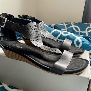 Reaction by Kenneth Cole black summer sandal